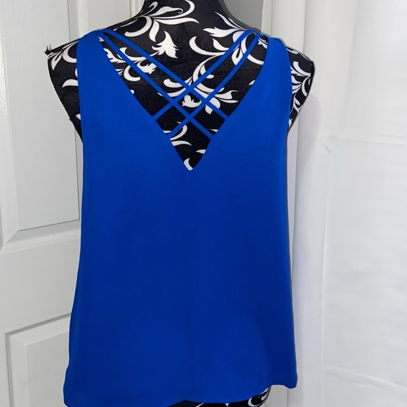 Express double v strappy back tank - Picture 2 of 4